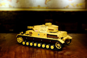 Ferngesteuerter Panzer “Kampfwagen IV Ausf.F-1” Heng Long 1:16 Sandfarbe mit Rauch,Sound und Schuss, Metallgetriebe -2,4Ghz-2