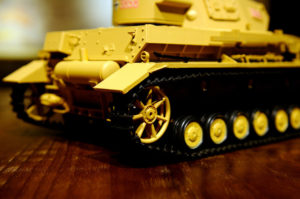 Ferngesteuerter Panzer “Kampfwagen IV Ausf.F-1” Heng Long 1:16 Sandfarbe mit Rauch,Sound und Schuss, Metallgetriebe -2,4Ghz-14