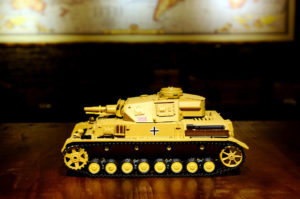 Ferngesteuerter Panzer “Kampfwagen IV Ausf.F-1” Heng Long 1:16 Sandfarbe mit Rauch,Sound und Schuss, Metallgetriebe -2,4Ghz-9